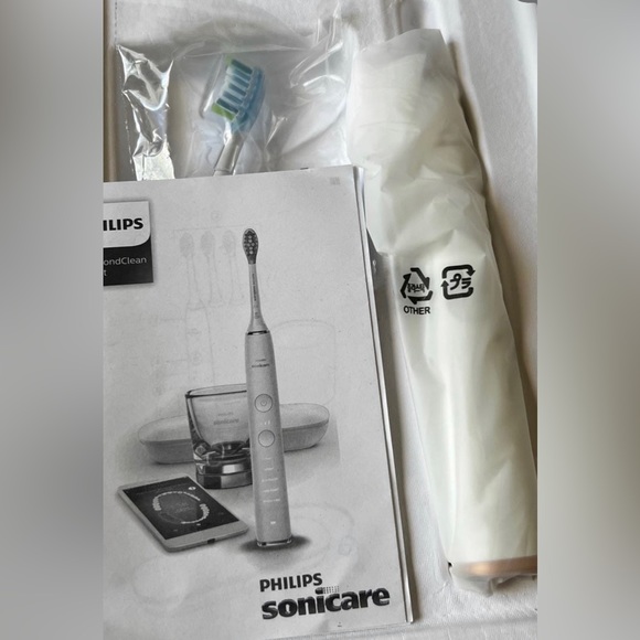 New Never Used Philips Sonicare 9750 DiamondClean Smart, Rose Gold, - Picture 4 of 7